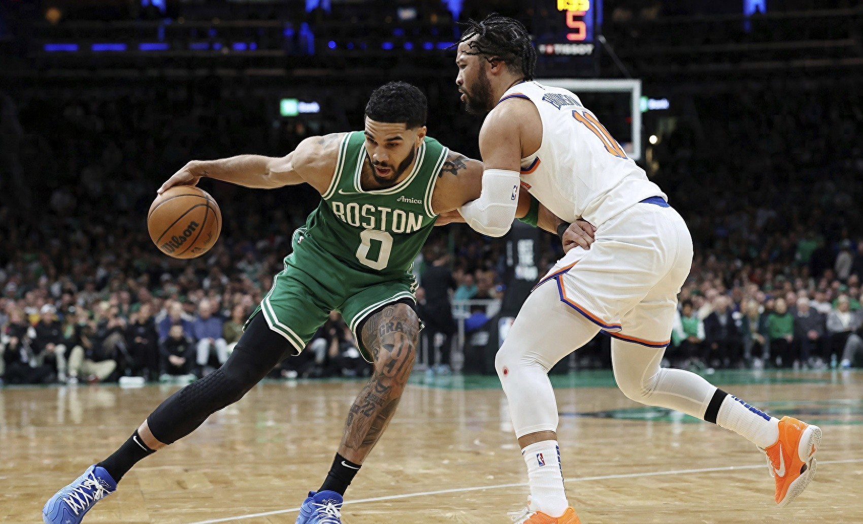 包含清晨体能课后，尼斯外线爆发备战NBA常规赛，气氛紧张，轮换策略成焦点的词条