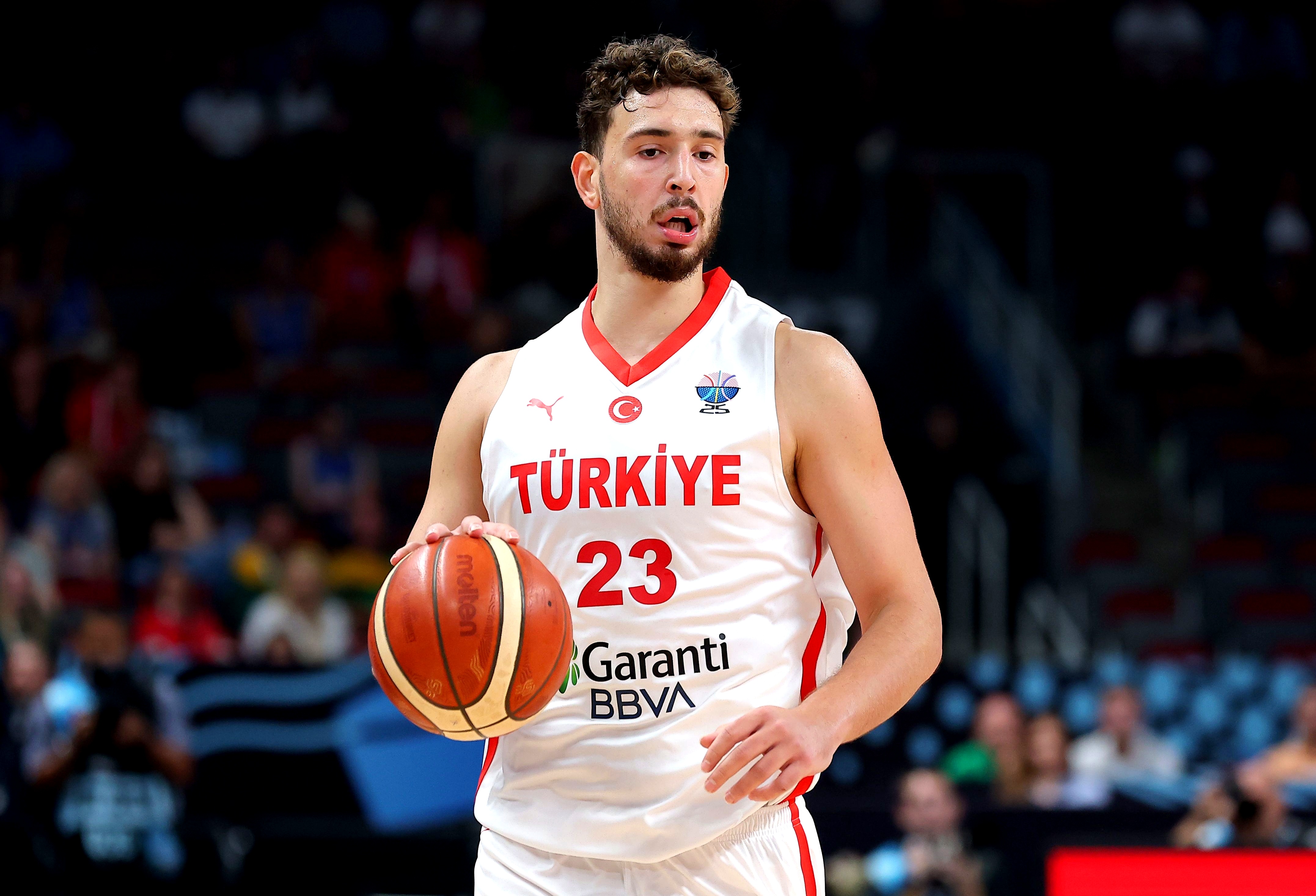 赛地聚焦——CBA常规赛转会期热度飙升，巴黎圣日耳曼刷新队史纪录，气氛紧张，更衣室氛围转暖的简单介绍